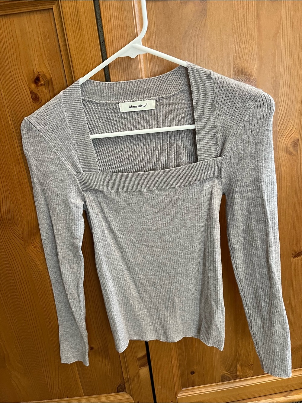 Grey long sleeve knit, brand Idem Ditto size small